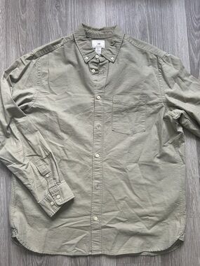 H&M Men’s 100% Cotton Olive Green Button-Down Shirt